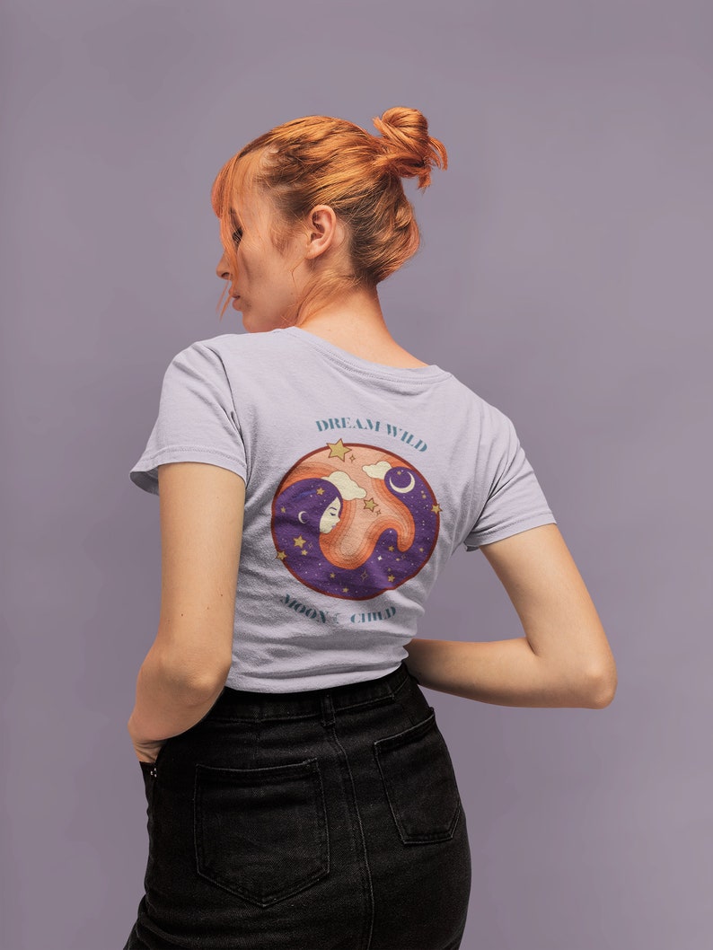 Moon Damen Shirt 100% Bio Baumwolle Taillierte Passform Organic Fem T-Shirt Dream Wild Moon Child Digital Druck Nachhaltig Lavender