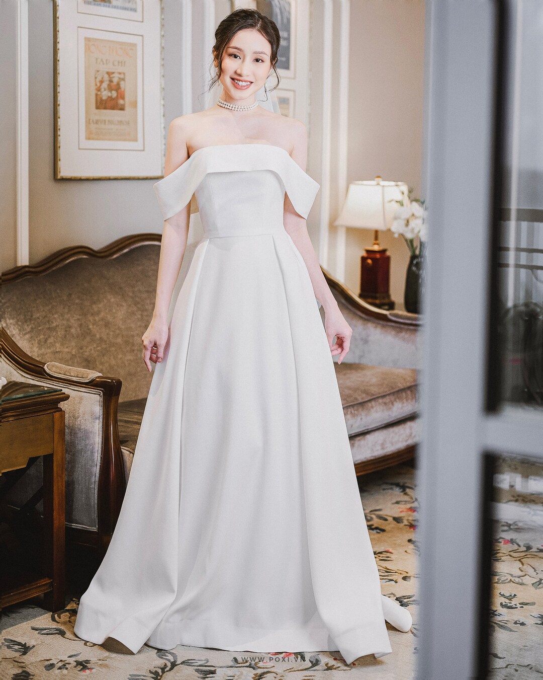 Off-shoulder Taffeta Wedding Dress: Minimalist Elegant Bridal Gown