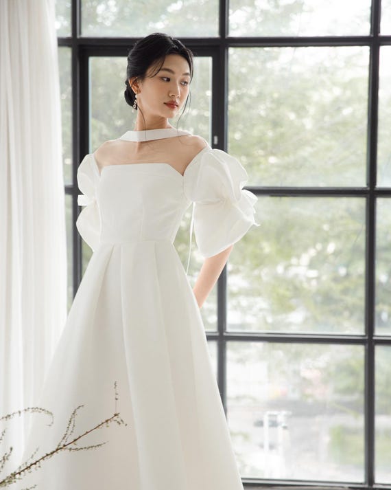 Unique Modern Wedding Dress: Elegant Plus Size Bridal Gown - D1834 - Etsy Denmark Unique Modern Wedding Dress: Elegant Plus Size Bridal Gown - D1834 - Etsy Denmark