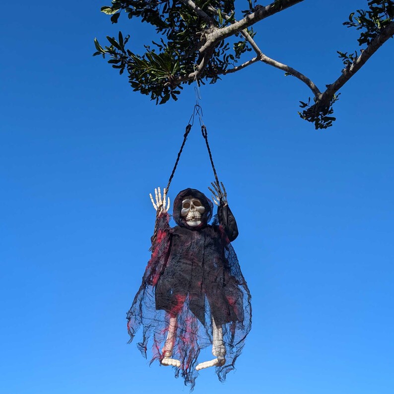 Outdoor Tree Hangers for Spooky Ornaments - Large Halloween Ornament Hook – Halloween Ornament Hangers | Ostreach