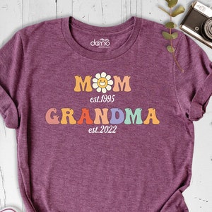 Personalized Mom Grandma Shirt, Custom Grandma Shirt, Grandma To Be Shirt, Mom Grandma Est Shirt, Pregnancy Announcement Shirt, Mom Shirt