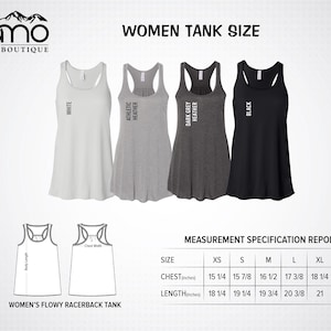 Puede incluir: Tabla de tallas para un tanque de espalda nadadora fluido para mujer. La tabla muestra las medidas en pulgadas para el pecho y la longitud en las tallas XS, S, M, L, XL y 2XL. El tanque se muestra en cinco colores: blanco, gris deportivo, gris oscuro, negro y blanco.