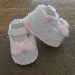 Instant download knitting  pattern baby girl shoes, baby booties quick and easy makes three sizes