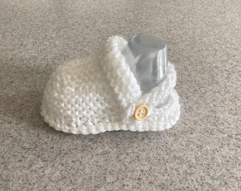 Knitting Pattern, Baby Shoes, Slippers  - Quick And Easy Pattern Makes 3 Sizes