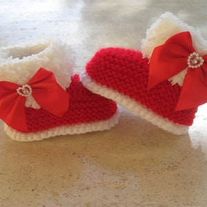 Instant download knitting pattern baby girl booties santa - quick and easy - makes three sizes