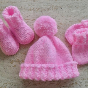 Instant download knitting pattern baby booties, baby girl hat, booties & mittens set - quick easy makes three sizes