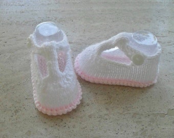 Instant download knitting  pattern baby girl shoes, baby booties quick and easy makes three sizes