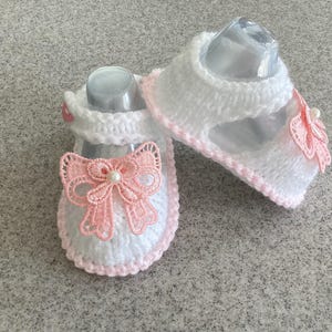 Knitting Pattern Baby Girl Bow Sandal - Pattern Makes 3 Sizes