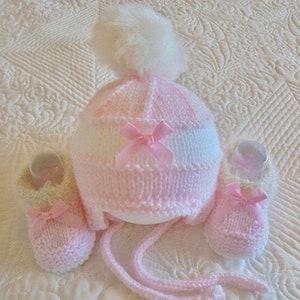 Instant download knitting pattern baby girl  hat and shoes, baby hat and booties - quick easy makes three sizes