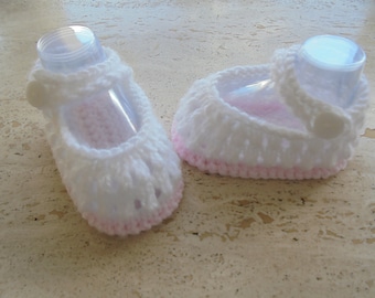 Instant download knitting pattern baby girl shoes, mary jane style, quick and easy makes three sizes