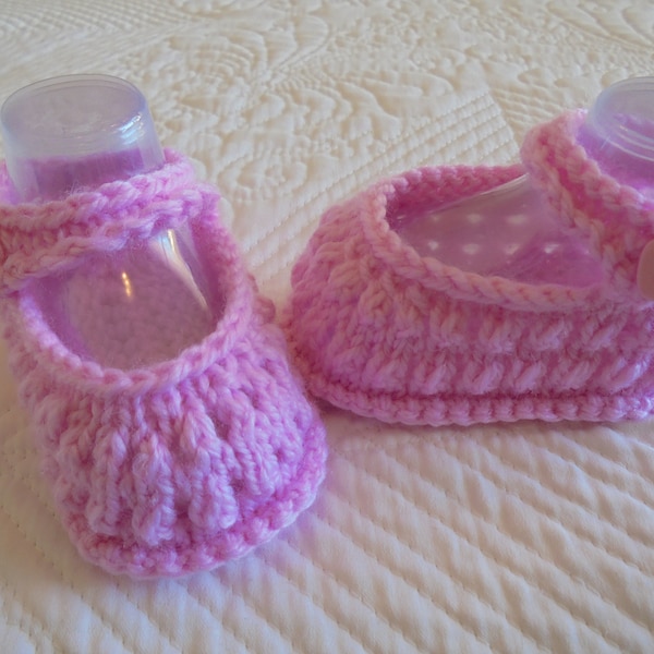 Instant download knitting pattern baby girl shoes, mary jane style, quick and easy makes three sizes