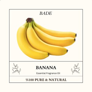 K&ouml;nnte beinhalten: Ein Bund gelber Bananen auf wei&szlig;em Hintergrund. Der Text "BADE" befindet sich oben im Bild. Der Text "BANANA Essential Fragrance Oil" befindet sich unter den Bananen. Der Text "%100 PURE & NATURAL" befindet sich unten im Bild.