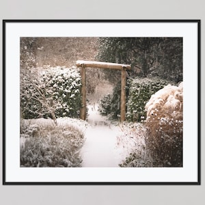 Impression d'art chutes de neige hiver jardin anglais - neige fraîchement tombée - impression photographie Winter Wonderland - décoration saisonnière de Noël chalet