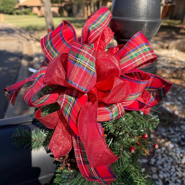Lazo festivo para buzón: añada alegría navideña a la decoración de su acera