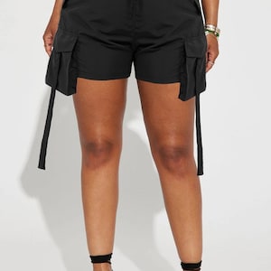 Women&#39;s MILITARY CARGO SHORTS.