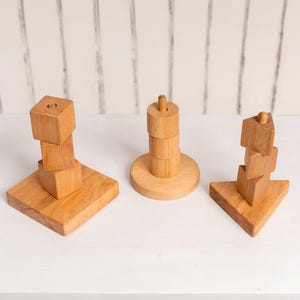 Handgefertigtes Geometrisches Stapelspielzeug aus Buchenholz: Montessori Kleinkind Geschenk