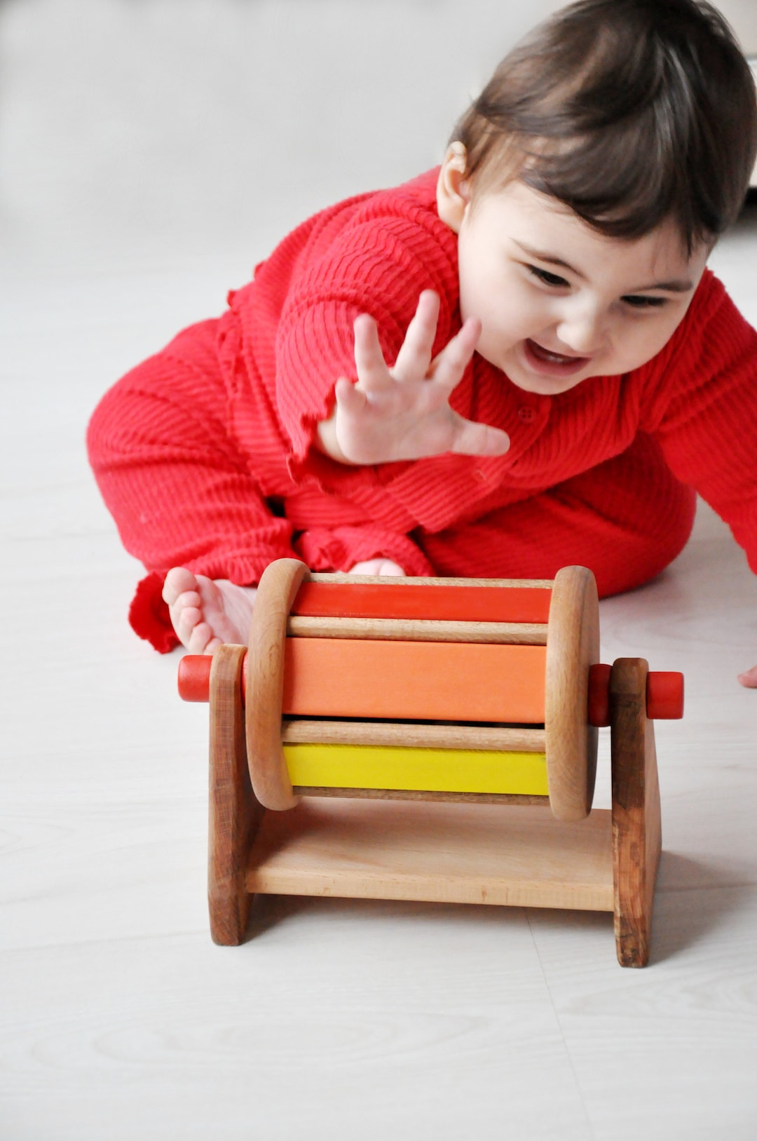 YARNOW Montessori Textile Drum – Spinning Sensory Toy For Babies, Crawling Stage Educational Plaything, Beige – Develops Fine Motor Skills & Imagination