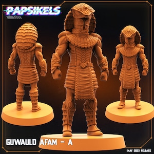 Puede incluir: Una figura miniatura de color marrón y naranja de una criatura con forma de serpiente que lleva un tocado y una armadura. La figura está de pie sobre una base circular. El texto "GUWAULD AFAM - A" está impreso debajo de la base.