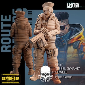 以下が含まれることがあります： ルートレイダーズのスパイク「ディーゼルダイナモ」パウエルを3Dプリントしたフィギュア。未来的な武器を持っています。フィギュアはタン色で、ジャケット、パンツ、ブーツを着用しています。画像にはルートレイダーズのロゴと「September 23 Release」の文字が含まれています。