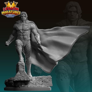 Puede incluir: Figura gris impresa en 3D de un superhéroe con capa ondeante. La figura está sobre una base rocosa, con detalles intrincados en el traje y la cara. El logotipo "LEGION MINIATURES 3D PRINTING DESIGNS" es visible en la esquina superior izquierda.