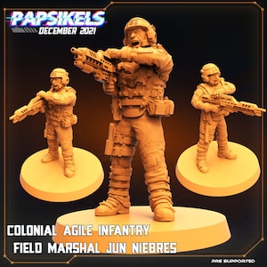 Puede incluir: Una miniatura impresa en 3D de un soldado futurista sosteniendo un arma. El soldado lleva un casco y una armadura corporal. La miniatura está pintada de color marrón claro. La miniatura forma parte de un conjunto de miniaturas para un juego de guerra de mesa. El texto "Colonial Agile Infantry Field Marshal Jun Niebres" está impreso en la base de la miniatura.