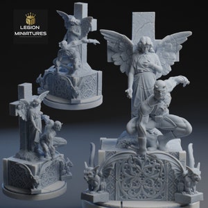 Op de afbeelding: Een 3D-geprint miniatuurset met een gotische begraafplaats met een ge Flügelde engel, een gargoyle en een figuur in een superheldenpose. De set is geschilderd in een grijs kleurenschema.