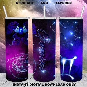 Puede incluir: Dos vasos de acero inoxidable con un diseño de galaxia púrpura y azul que presenta el signo del zodíaco Géminis y el texto "Gemini".