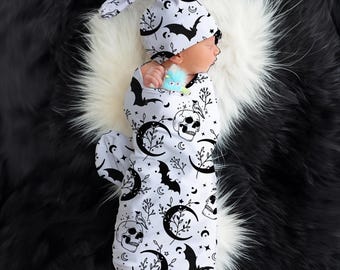 Bats and Skulls Goth Swaddle Blanket, Pastel Goth Baby Swaddle, Witchy Skull and Bat Blanket + Headband or Hat, Heavy Metal Baby