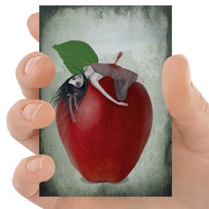 Makabre Kunst ACEO Karte | Mädchen Auf Apfel Gespießt
