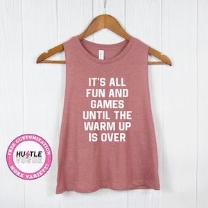 Het is allemaal leuk en spelen totdat de warming-up voorbij is - grappige workouttanktops hardloopshirt bokstank yogashirt fitnessshirt gymtop