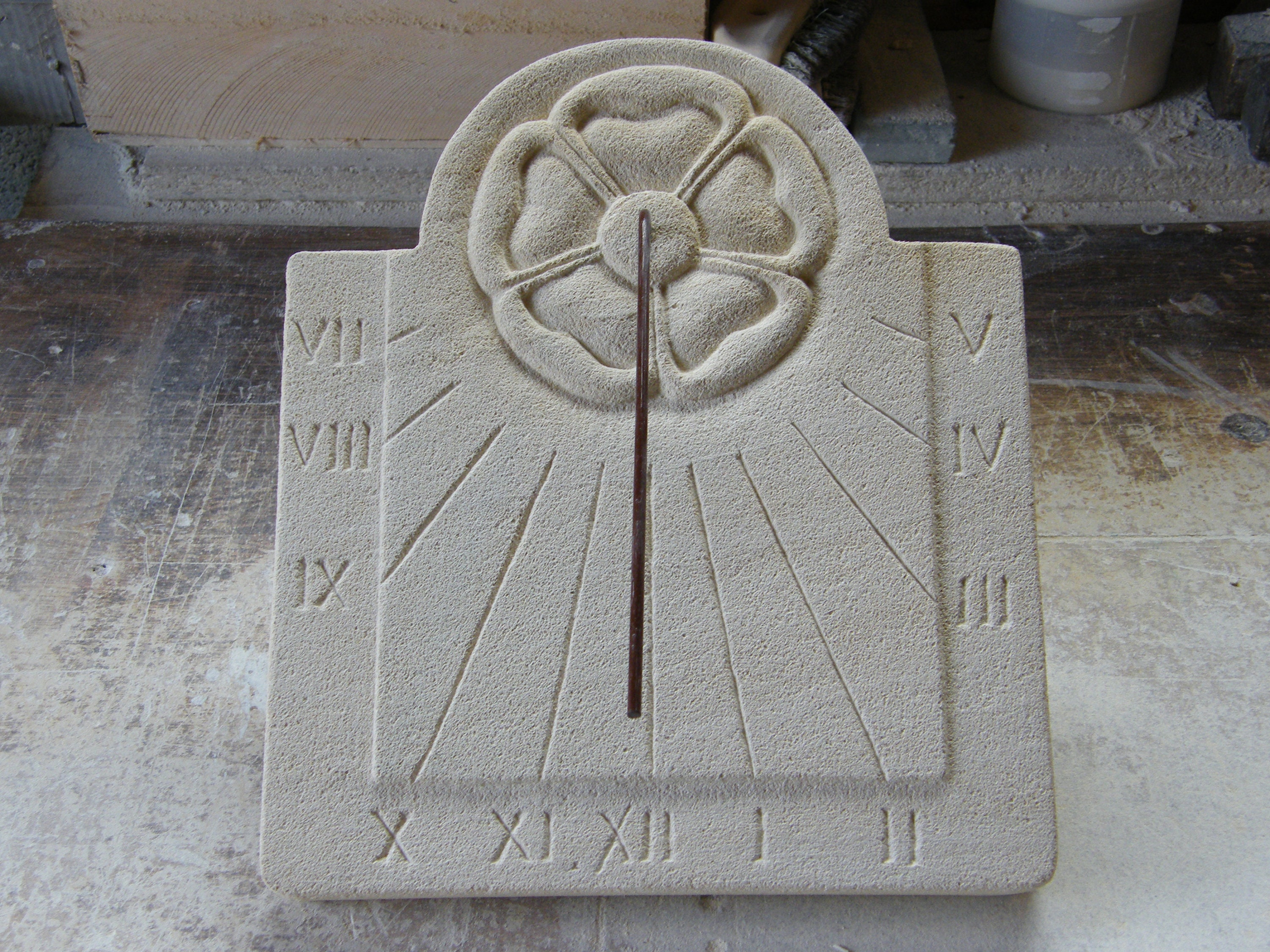 Cadran Solaire en Pierre