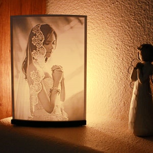 Custom 3D Printed Light Up Lithophane Lamp with Stand (Photo Night Light)