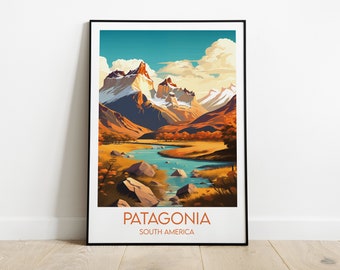 Könnte beinhalten: Ein Vintage-Reiseposter mit einer malerischen Landschaft aus Bergen, einem Fluss und Bäumen in Patagonie, Südamerika. Das Poster hat einen blauen Himmel mit weißen Wolken und ein braunes, oranges und grünes Farbschema.