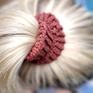 Crochet Scrunchie Pattern | Learn To Crochet | Red Crochet Scrunchie Pattern To Learn Crochet Basics