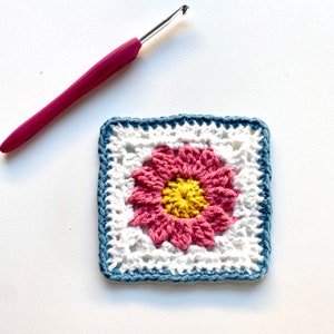 Beginner Crochet Flower Pattern | Crochet Pattern | Basic Crochet Square With Pink Flower Motif For Crochet Beginner