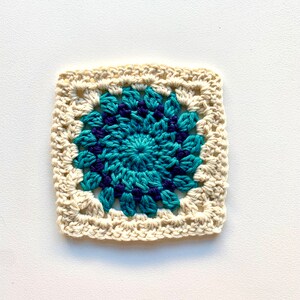 Crochet Blue Granny Square Flower Pattern | Crochet Patterns | Learn To Crochet Granny Square For Crochet Beginner