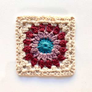 Granny Squares Crochet Pattern | Beginner Crochet Patterns | Flower Crochet Pattern For Granny Squares Bag Or Granny Squares Blanket