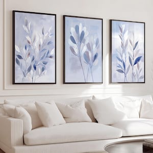 Set di opere d'arte botaniche color lavanda blu, cornici in legno chiaro, trittico astratto con foglie (set di 3)