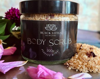 Exfoliante corporal de azúcar moreno: exfoliante corporal natural, exfoliante hidratante de azúcar con manteca de karité y aceite de jojoba, cuidado botánico de la piel.