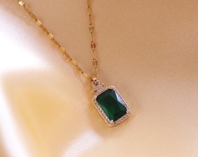 Green Luxury Pendant Necklace, Stainless Steel, Women Gold Necklace, Handcrafted Jewelry, Gift for her, Gift for Mom