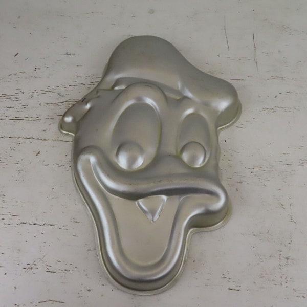 Disney Donald Duck Aluminum Cake Pan circa 1976 by Wilton 515-507