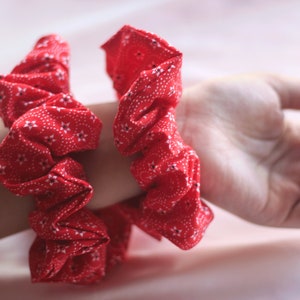 Handmade Cotton Scrunchie: Trendy Hair Accessory
