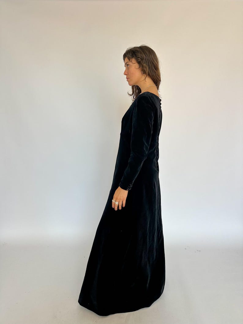 DESDEMONA ~ INCREDIBLE LATE 1960S QUAD BLACK VELVET GOTHIC MAXI DRESS