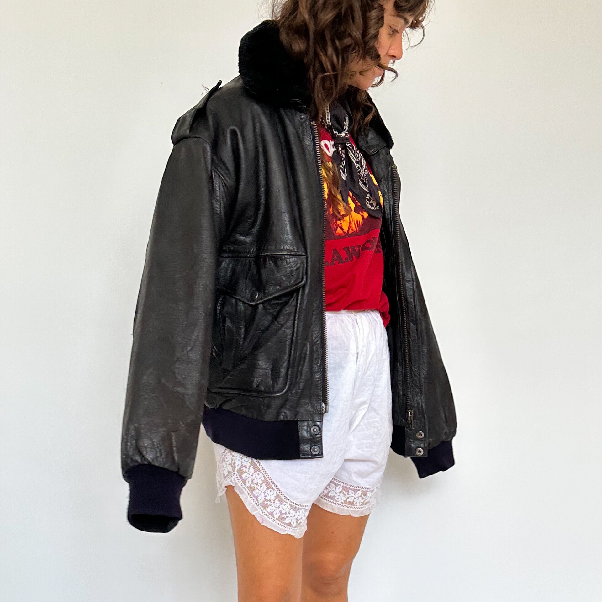 Vintage Leather Bomber Jacket / Faux Fur Collar / Black Vintage Leather Bomber Jacket / Faux Fur Collar / Black