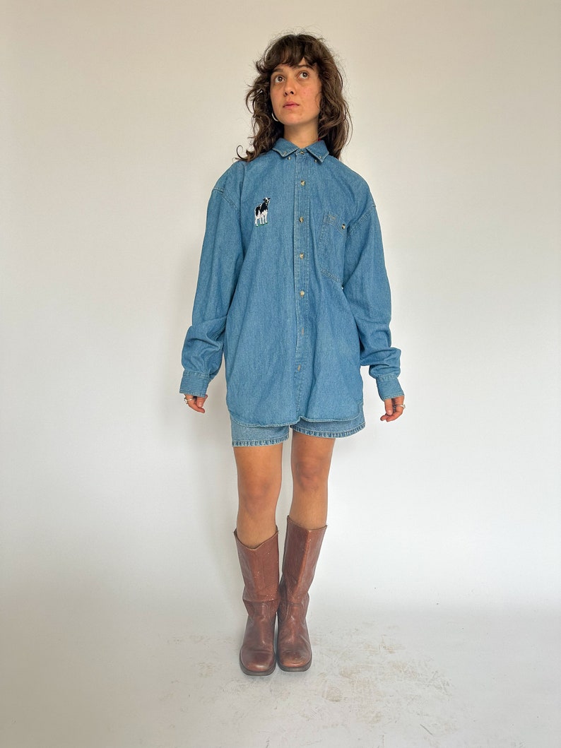 Vintage 1990s Denim button-up shirt / cow patch / Western / Farm / Cowboy / Button up denim shirt image 4