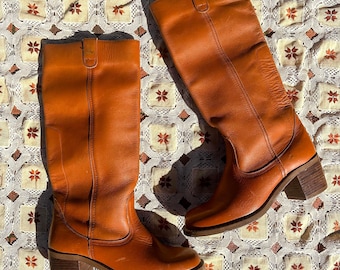 Vintage 70s Tan Leather Knee High Boots – Stacked Heel / US 6
