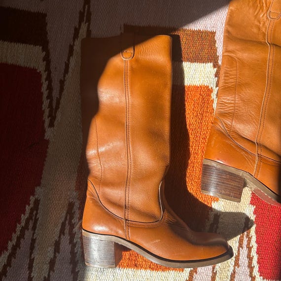 Vintage 70s Tan Leather Knee High Boots – Stacked Heel / US  display picture 3