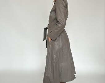 新品タグ付きclore+ クロレ　クロスオーバートレンチコート CLORE＋クロレ クロスオーバートレンチ 新品未使用 タグ付き CLORE