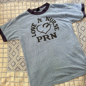 t-shirt vintage des années 1970 / États-Unis / Love A Nurse PRN image 2