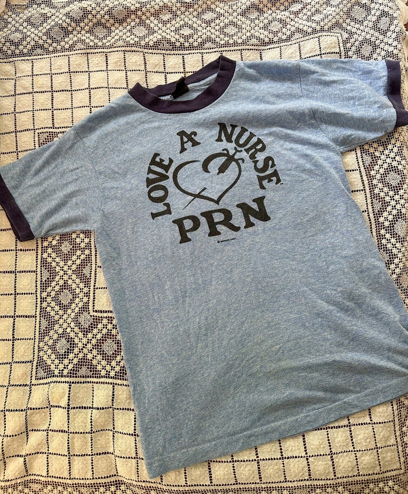 t-shirt vintage des années 1970 / États-Unis / Love A Nurse PRN image 2